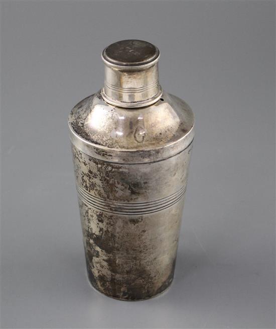 A George V silver cocktail shaker, by Goldsmiths & Silversmiths Co. Ltd, London, 1925, height 18.1cm, 11oz.